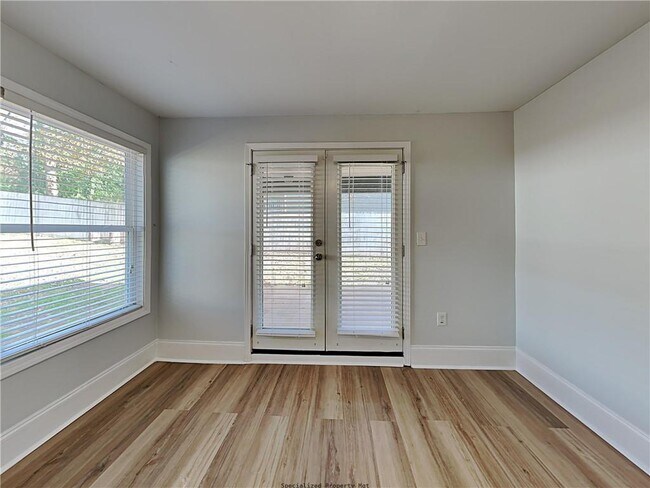 Foto del edificio - 1808 Flat Shoals Rd SE
