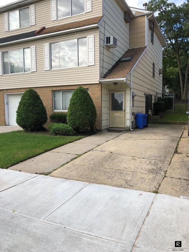 Foto principal - 150 Sandalwood Drive