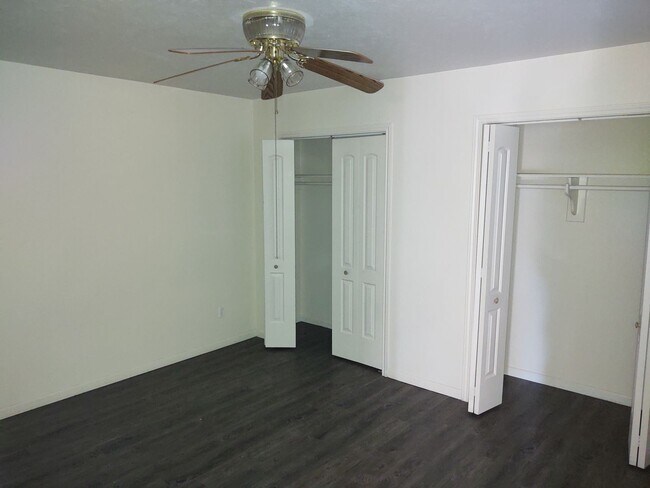 Foto del edificio - 1000 Columbia Ave