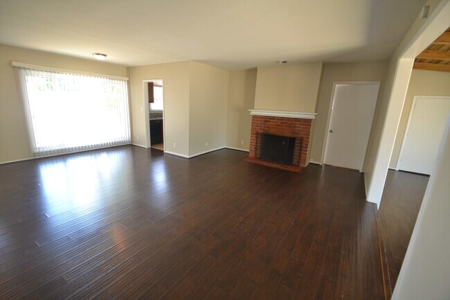 Foto del edificio - 17046 Saticoy St