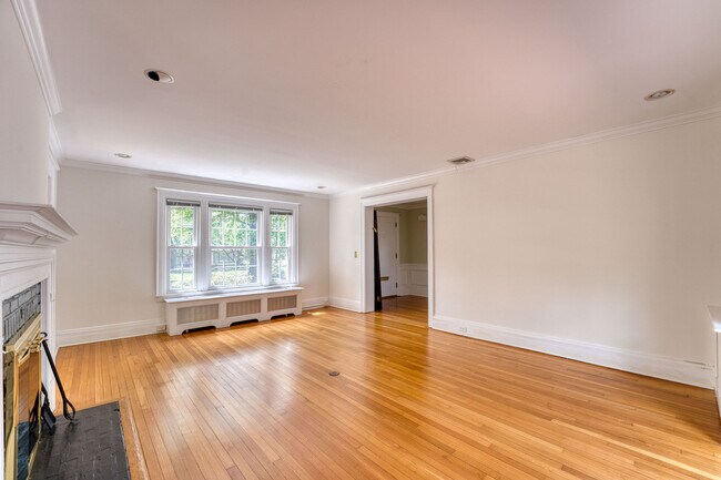 Foto del edificio - 2305 Macdonough Rd