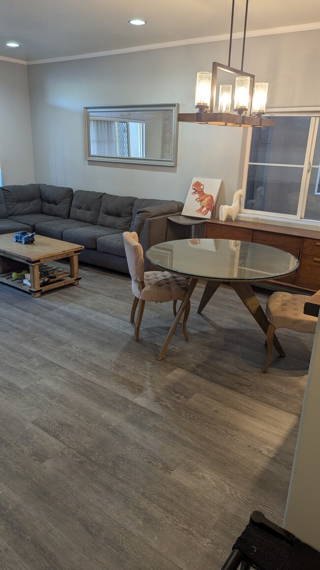 Building Photo - 3990 Centre St