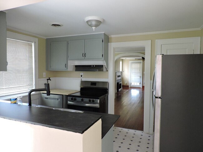 Foto del edificio - Call Linda 804-642-2106 or linda@vacosold.com