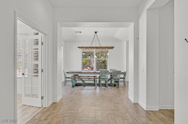 Foto del edificio - 7221 Sandy Plains Ave