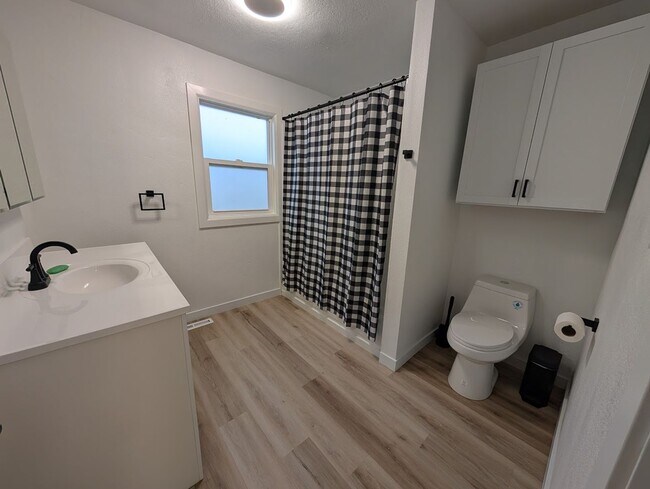 Foto del edificio - Gorgeous 3 Bed 2 Bath Orchards House with Shop