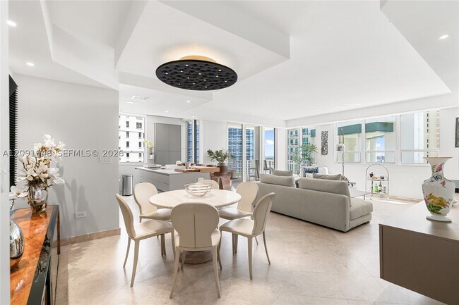Foto del edificio - 801 Brickell Key Blvd