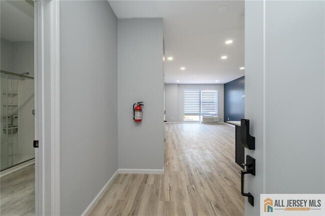 Foto del edificio - 202 W 7th St
