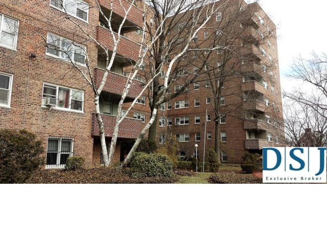 Primary Photo - 166-05 Highland Ave