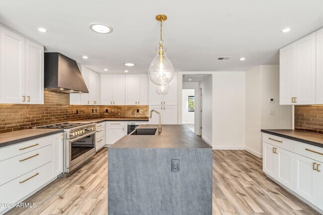 Foto del edificio - 9046 N 28th St