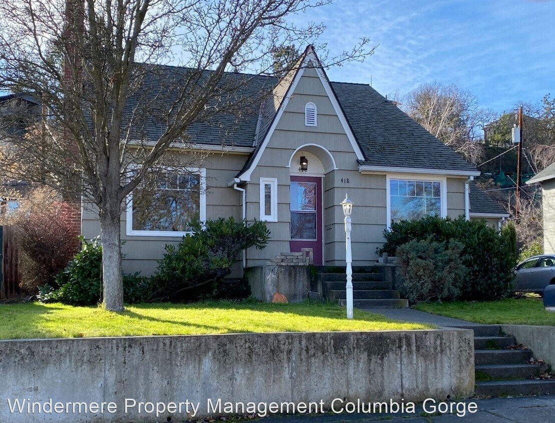 Foto principal - 3 br, 2 bath House - 418 E. 13th Street