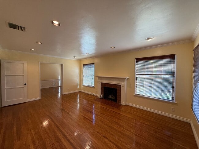 Building Photo - Adams Duplex -814/816 Rental Units