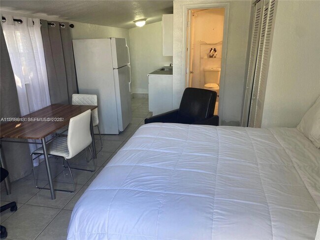 Foto del edificio - 7121 Taft St