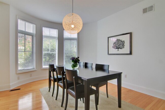 Building Photo - 141 Hudson Cove