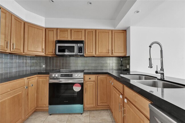 Building Photo - 20335 W Country Club Dr