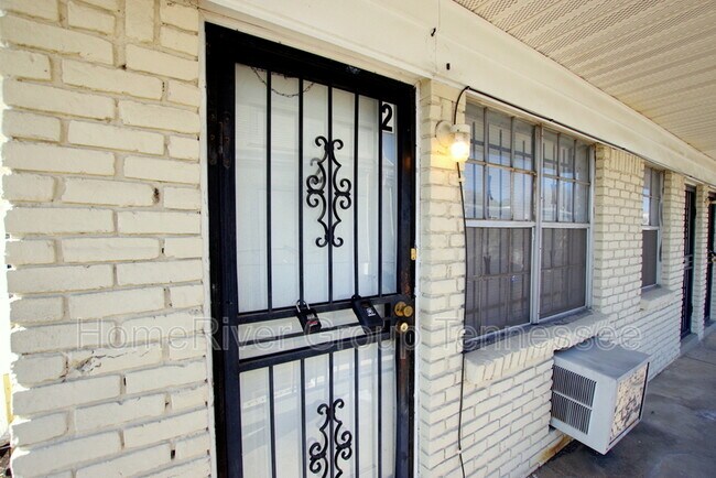 Foto del edificio - 383 Poplar Ave