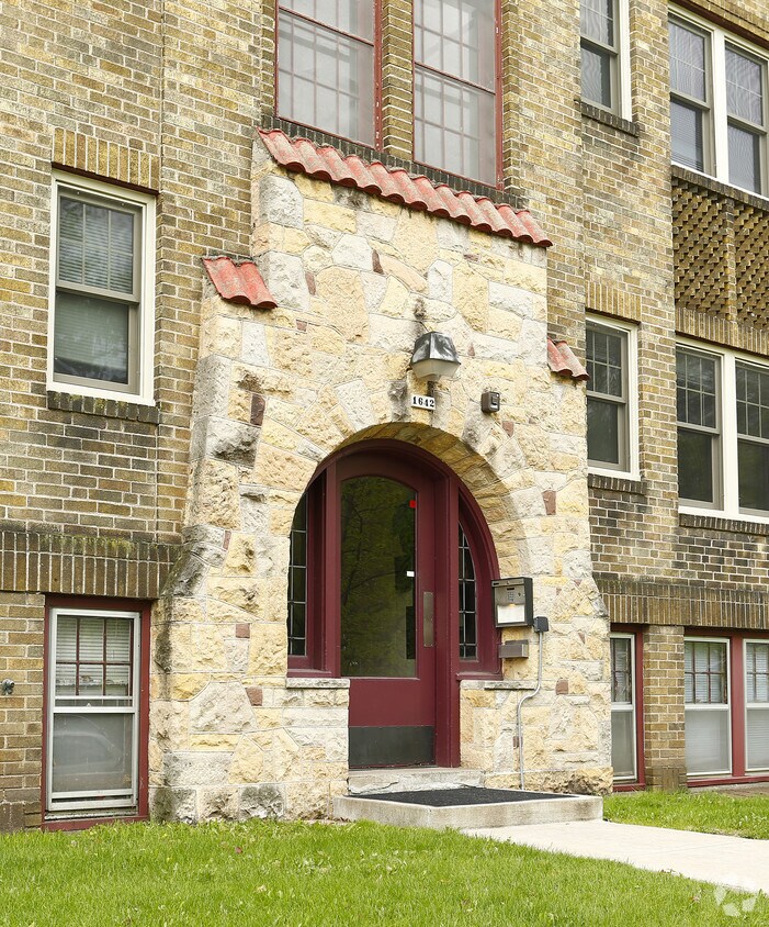 Building Photo - 1642 Charles Ave