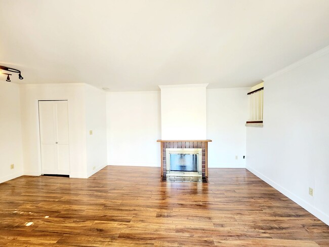 Building Photo - Desirable townhouse style 2 bedroom at The...