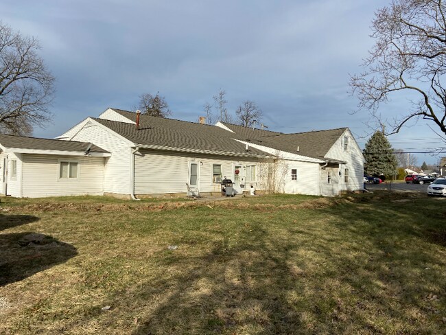 Building Photo - 906 W South St