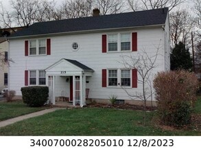 Building Photo - 215 Saint George Pl