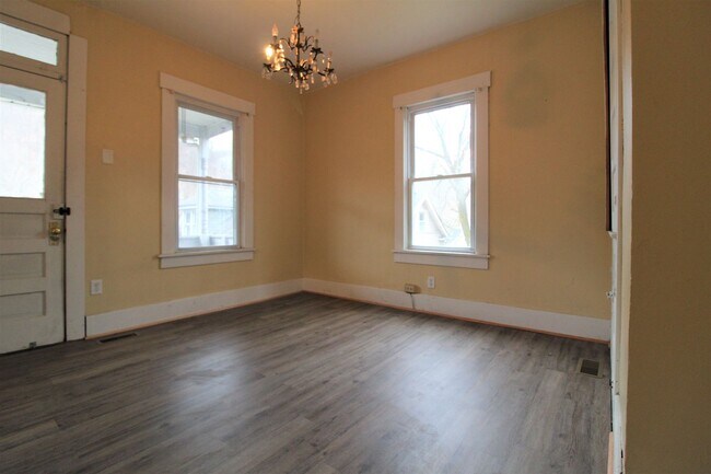 Foto del edificio - 565 Brockway Avenue