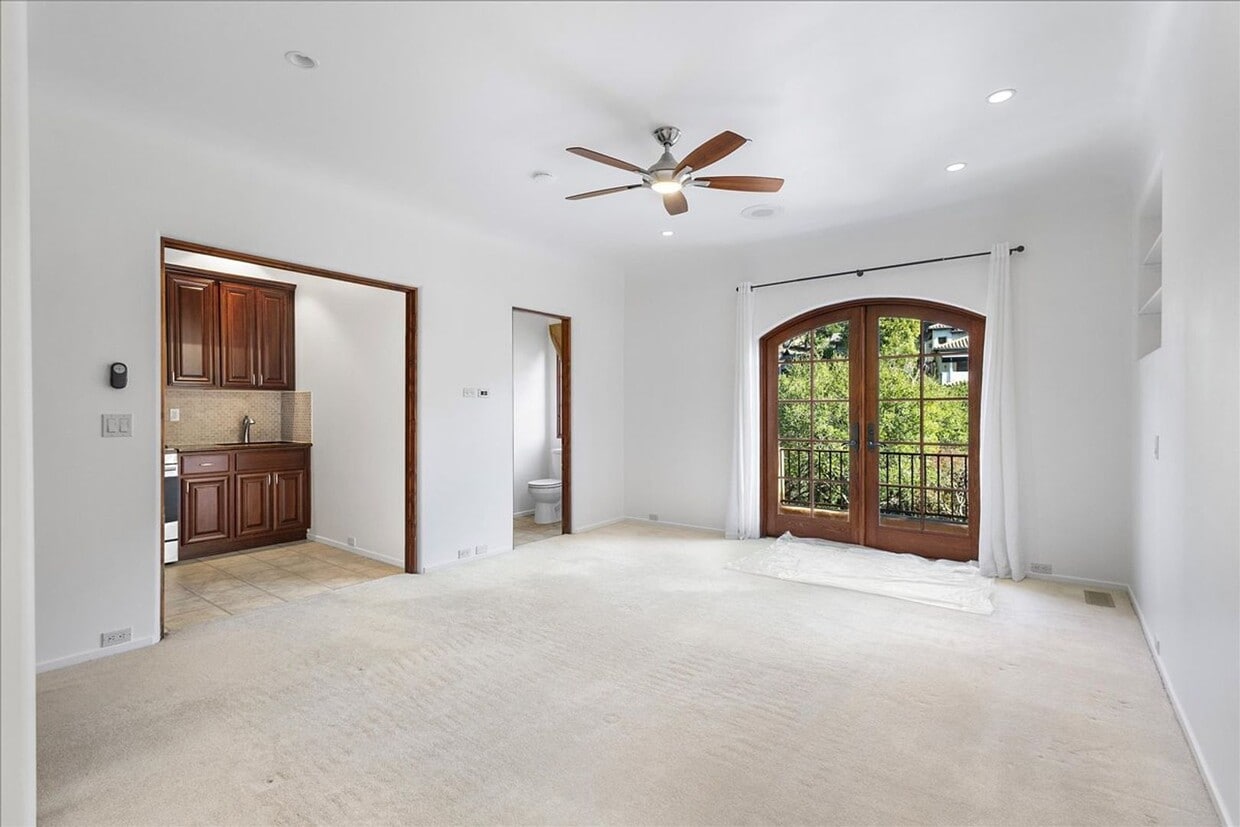 10141 Grandview Dr. #A-2 | Studio | 1 bath - 10141 Grandview Dr. #A-2 | Studio | 1 bath