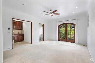 Building Photo - 1041 Grand View Dr