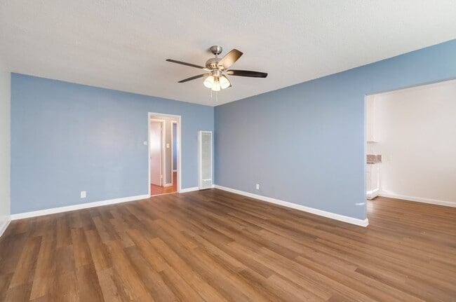Interior Photo - 6028 West Blvd