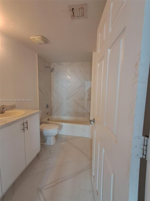 Foto del edificio - 275 NE 18th St