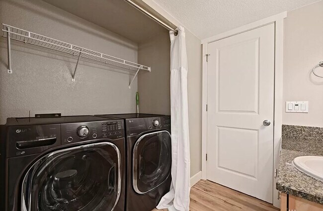 Foto del edificio - 15819 NE Leary Way