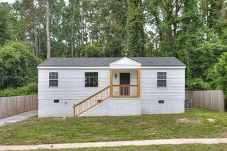 Building Photo - 655 Seymour Dr