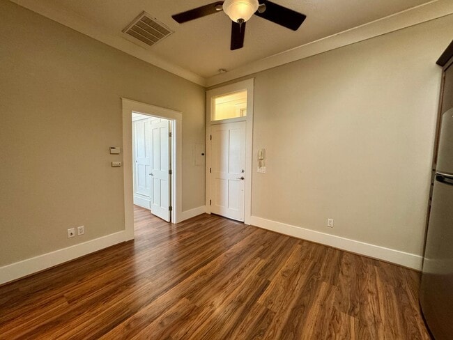 Building Photo - 1125fst