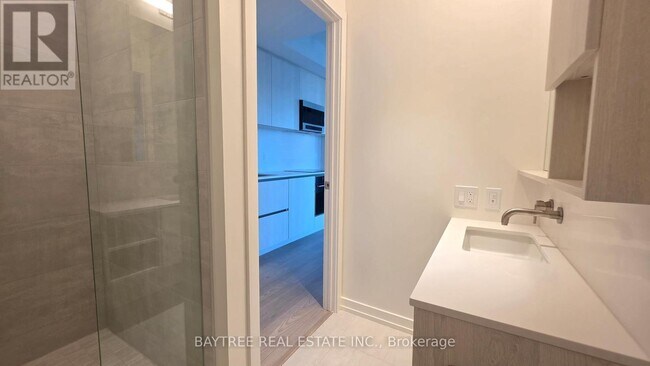 Photo du bâtiment - 110 Broadway Ave