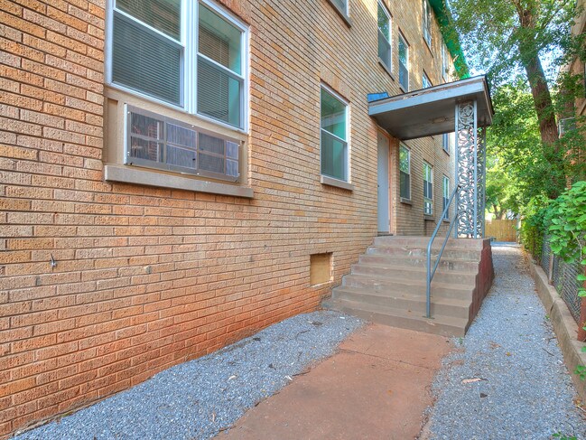 Building Photo - 701 Culbertson Dr