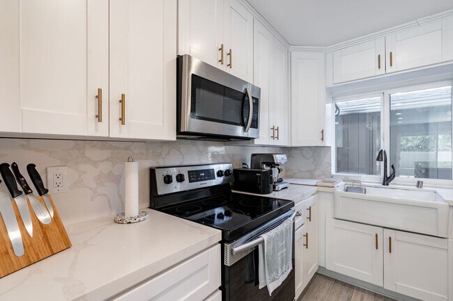 Foto del edificio - Two-Story 2 Bedroom, 1.5 Townhome in Encinitas – Prime Location & Modern Upgrades!