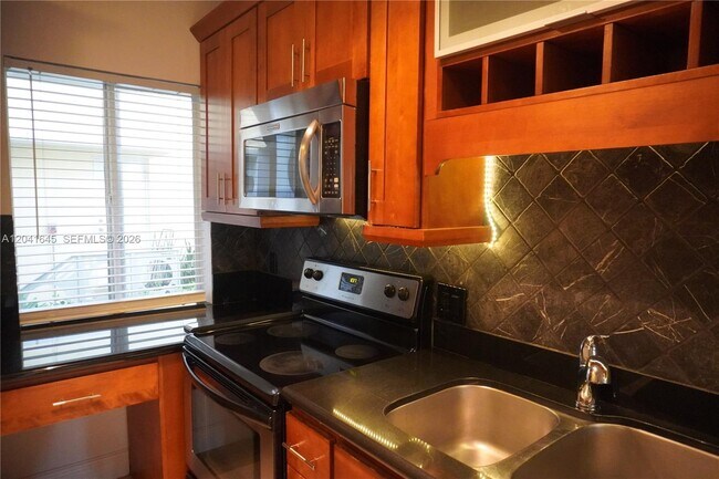 Foto del edificio - 2880 Pine Tree Dr