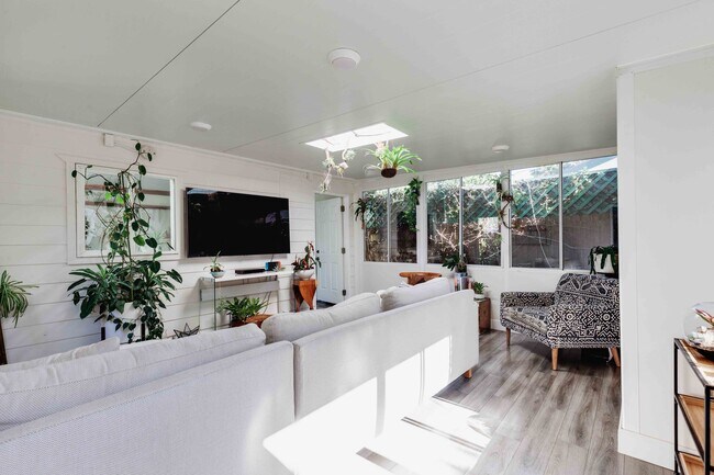 Foto del edificio - 1016 Oakwood Ave