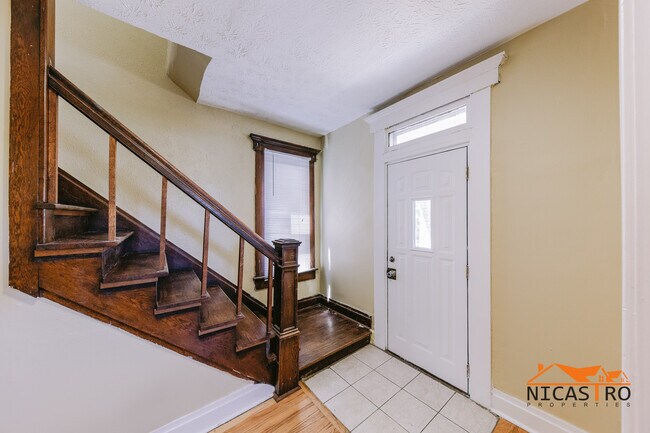 Foto del edificio - 363 E 12th Ave