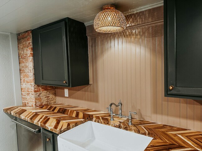 Foto del edificio - 739 East High Street, Unit B