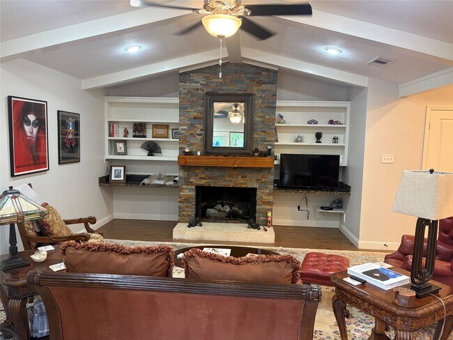 Building Photo - 15040 Kimberley Ct