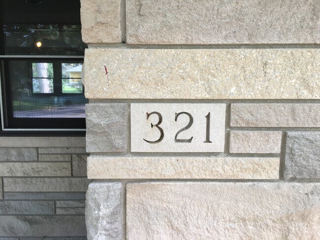 Foto del edificio - 321 E Wylie St