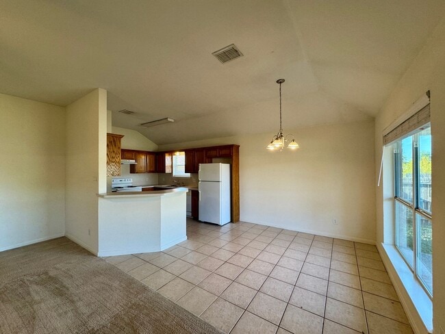 Building Photo - 3BR / 2BA Duplex in Hewitt, Texas | Midway ISD *Leasing Special Available*