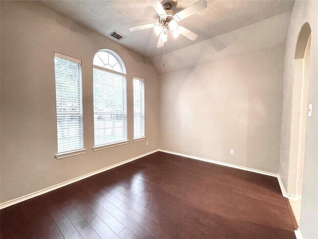 Building Photo - 22038 Field Green Dr