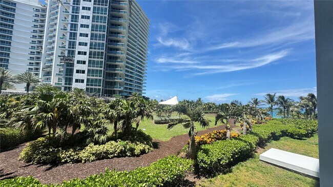 Foto del edificio - 10275 Collins Ave