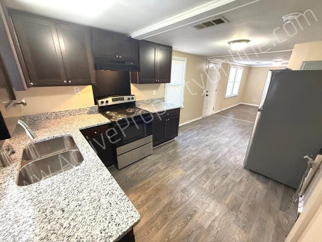 Building Photo - 857 Ola Dr