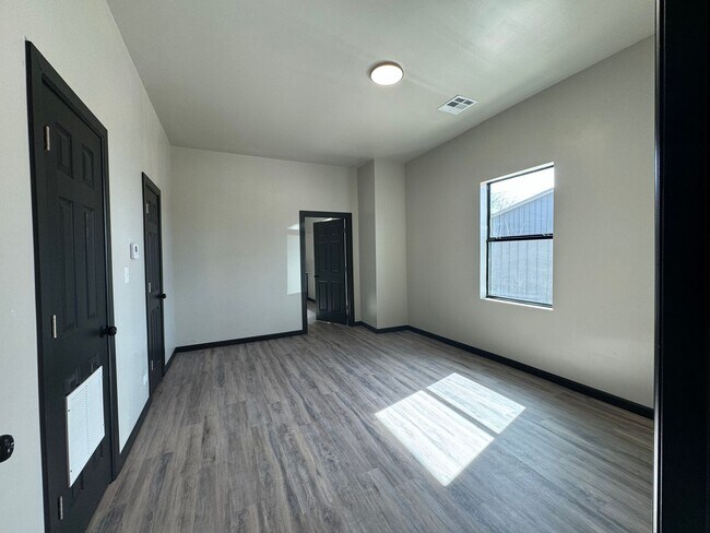 Foto del edificio - RPG DUPLEX-2 Units