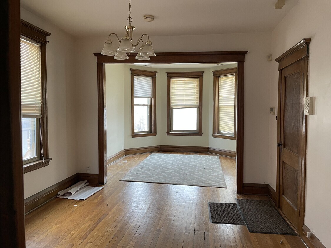 Primary Photo - 2520 N Washtenaw Ave