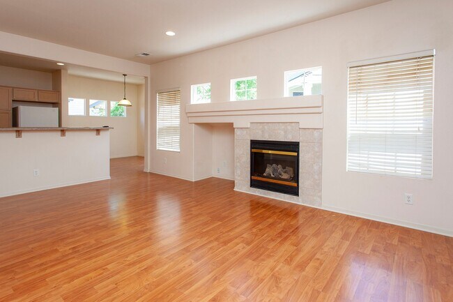 Foto del edificio - Move-In Ready Sparks Home with 2 Car Garage