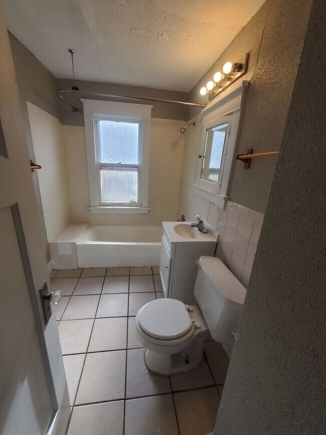 Building Photo - 3715 N 24th Pl
