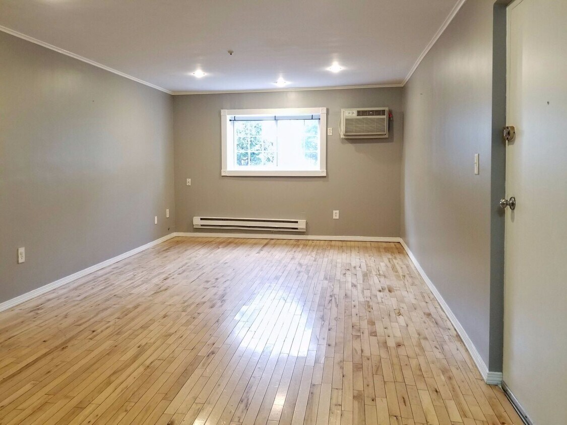 Primary Photo - 2bed1ba, Newly remodeled condo on 1st floo...