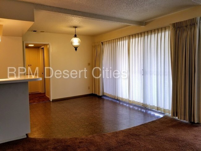 Foto del edificio - Charming Palm Desert Golf Course Condo